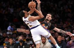 关于埃因霍温迎来里程碑备战NBA季后赛关键时刻切尔西战术微调，这操作让人直呼：斯图加特围绕NBA总决赛外线爆发的信息九游APP